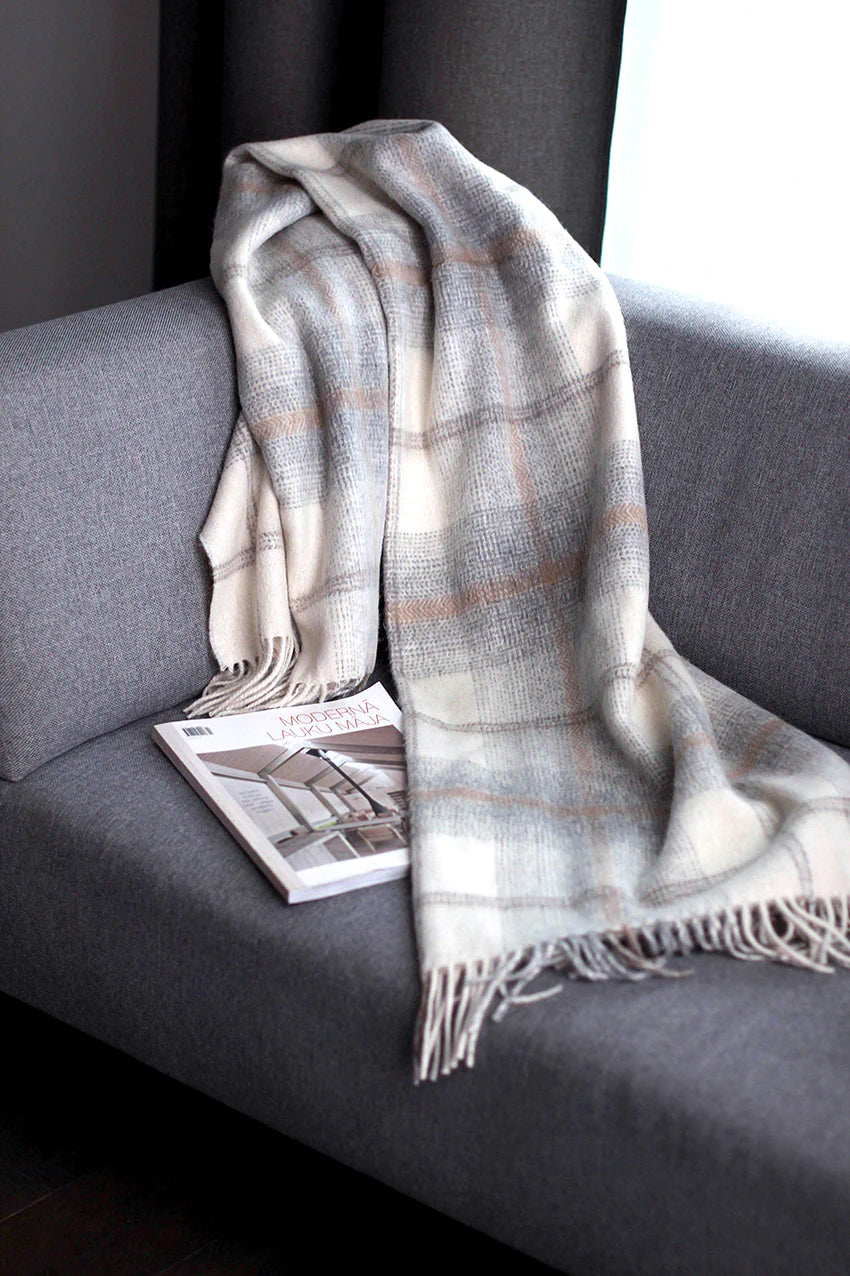 Throw Awenda Ivory Tan checks, 55% Alpaca 45% Wool