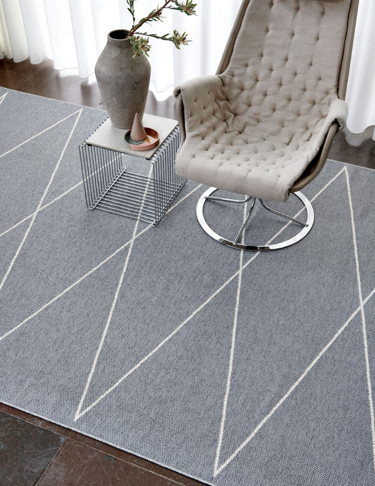 Max Grey Reversible 2 ft 4''  x 5.25 Pappelina Rug