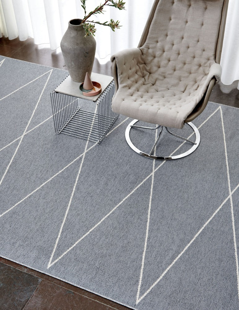 Max Grey Reversible  2 ft 4''x 3ft  4'' Pappelina Rug