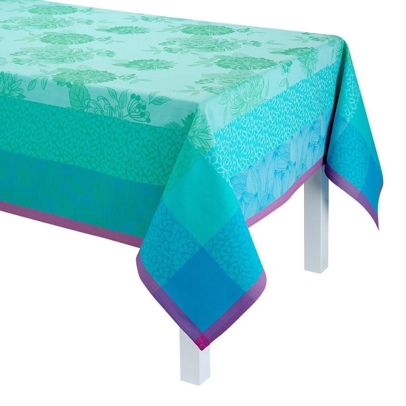 Le Jacquard Francis, Tablecloth Parfums De Bagatelle   Hydrangea 69'' x 98"